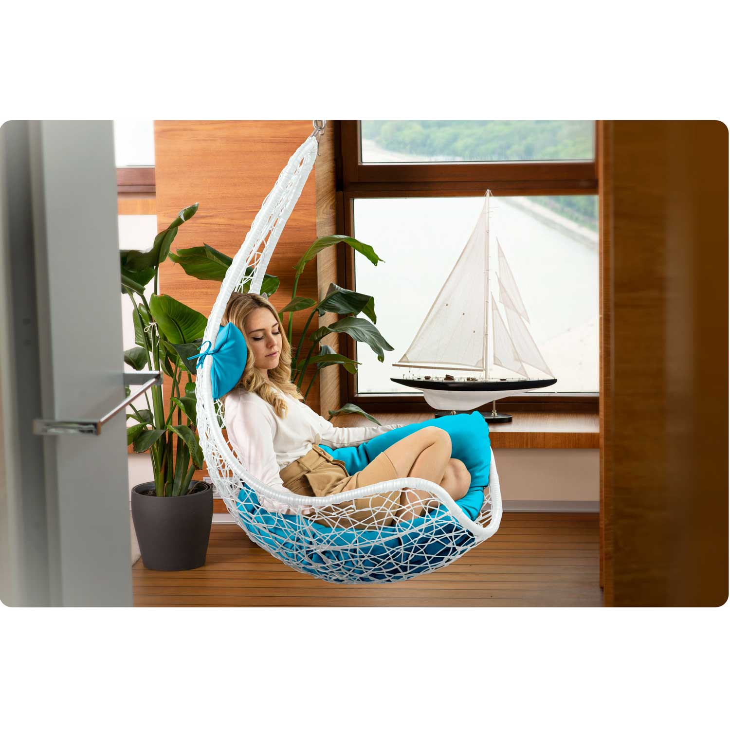Стильна Підвісна Гойдалка Cabana Біла з Блакитними Подушками для Затишного Садового Релаксу - Зображення 6