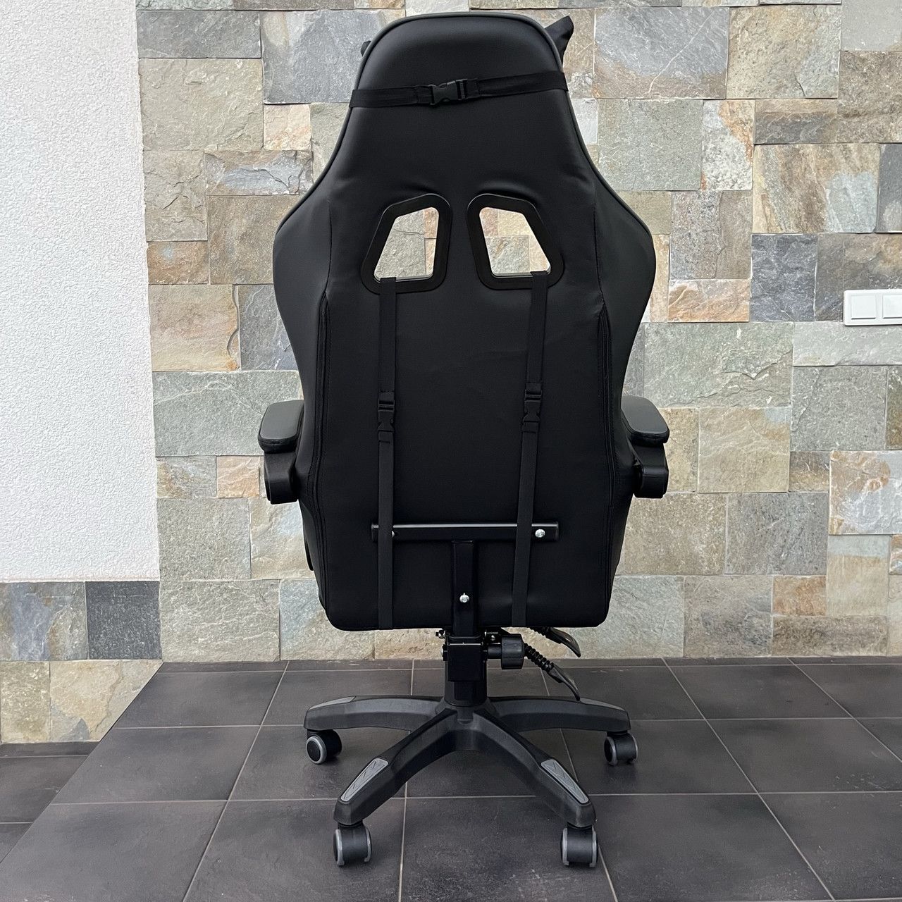 Ігрове Крісло TS-046A Gamer Swivel Чорно-Сіре з Ергономічною Конструкцією для Зручного Керування - Зображення 6