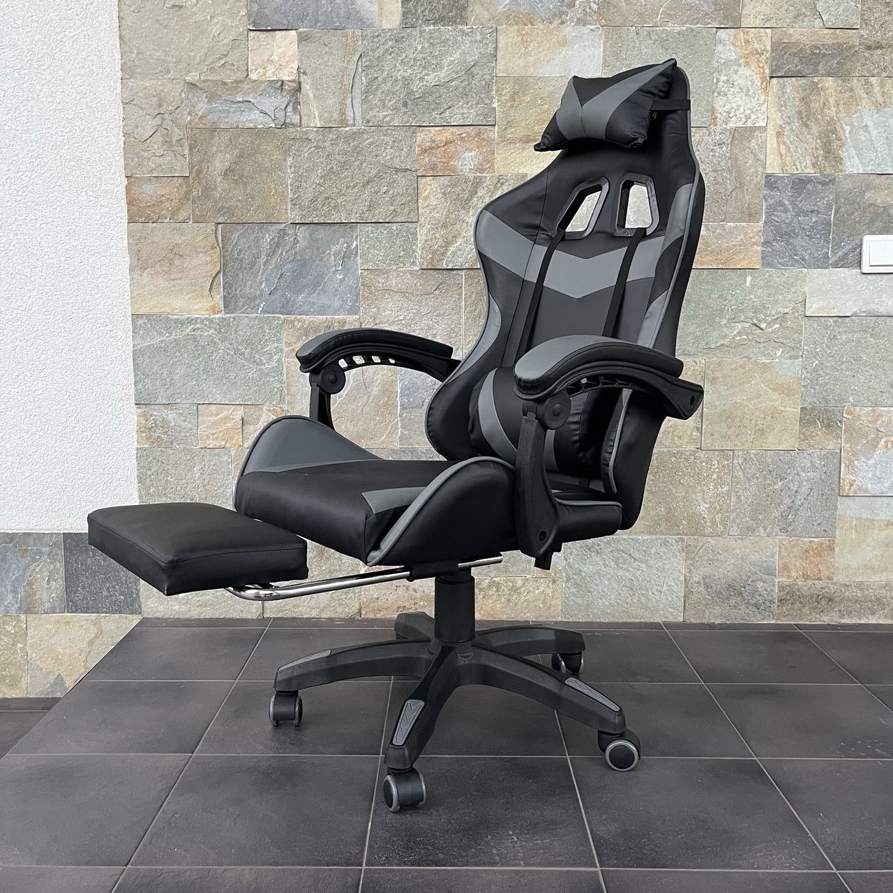 Ігрове Крісло TS-046A Gamer Swivel Чорно-Сіре з Ергономічною Конструкцією для Зручного Керування - Зображення 4