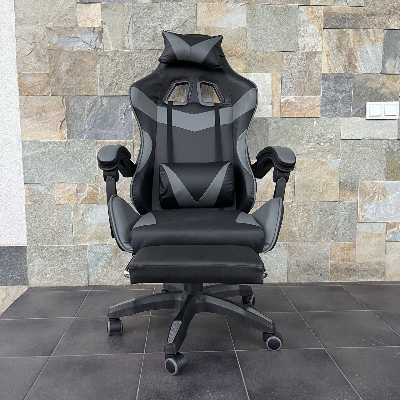 Ігрове Крісло TS-046A Gamer Swivel Чорно-Сіре з Ергономічною Конструкцією для Зручного Керування - Зображення 3