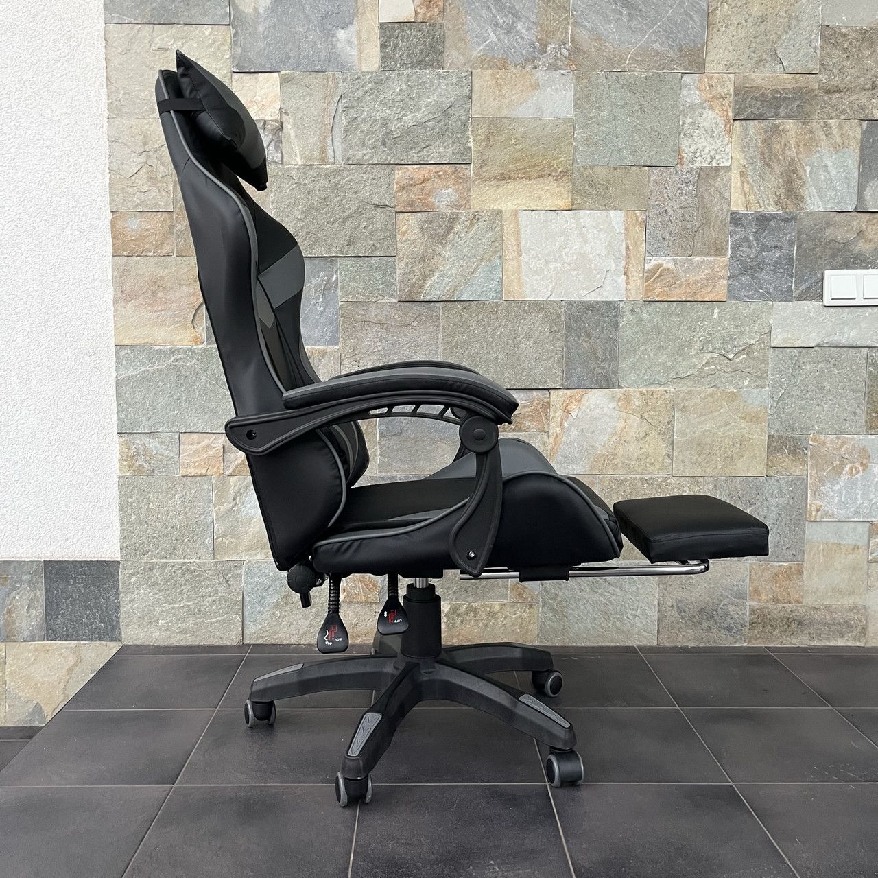 Ігрове Крісло TS-046A Gamer Swivel Чорно-Сіре з Ергономічною Конструкцією для Зручного Керування - Зображення 5