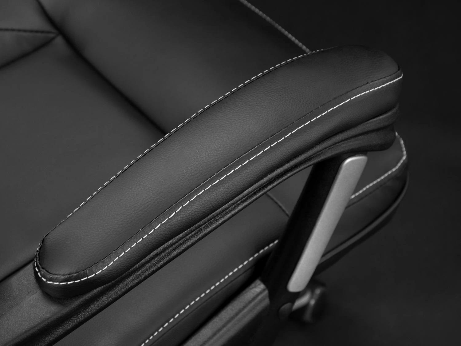 Sofotel EG-222 Чорне — Класичне Шкіряне Офісне Крісло для Статусного Робочого Місця - Зображення 5