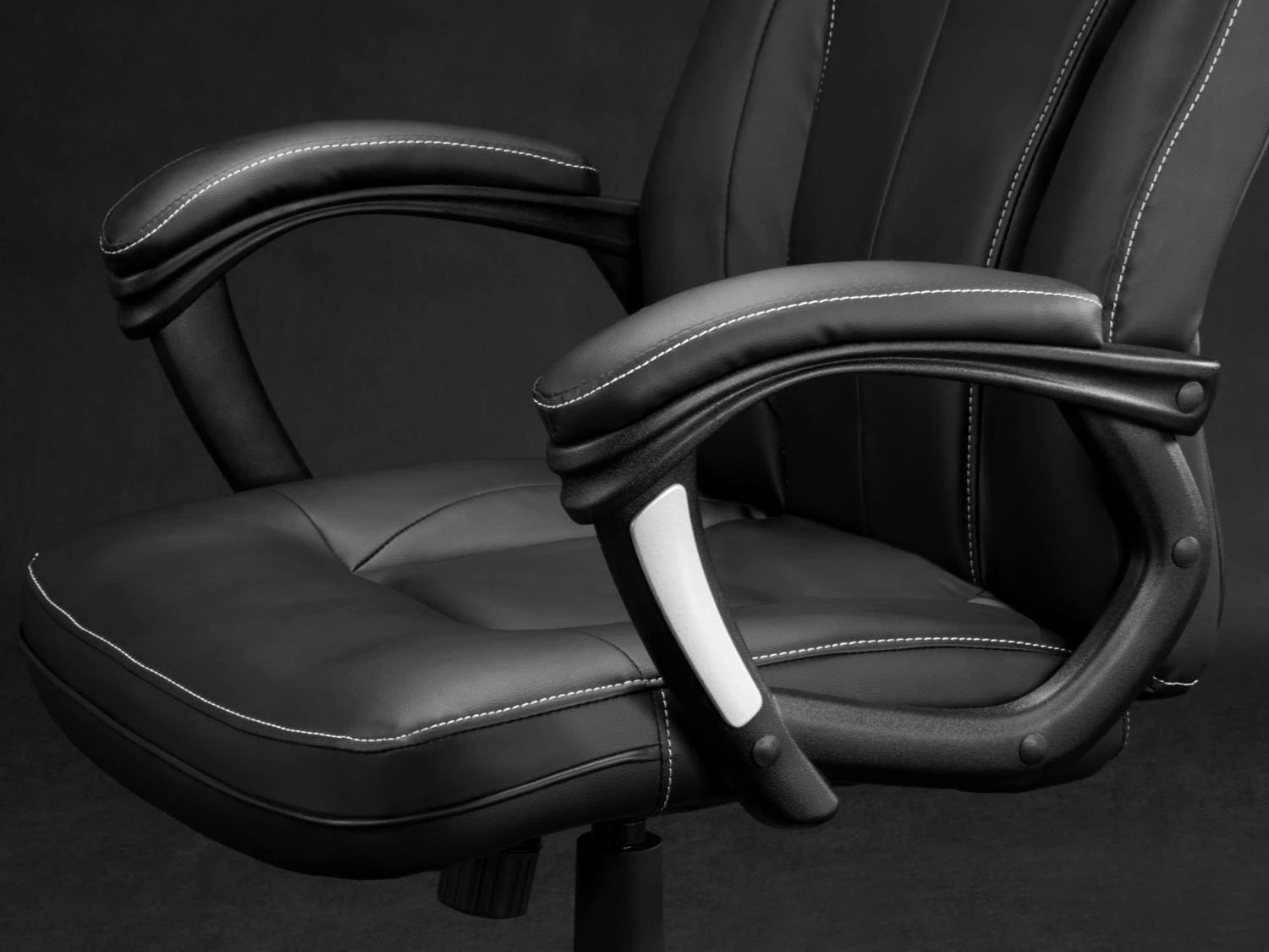 Sofotel EG-222 Чорне — Класичне Шкіряне Офісне Крісло для Статусного Робочого Місця - Зображення 6
