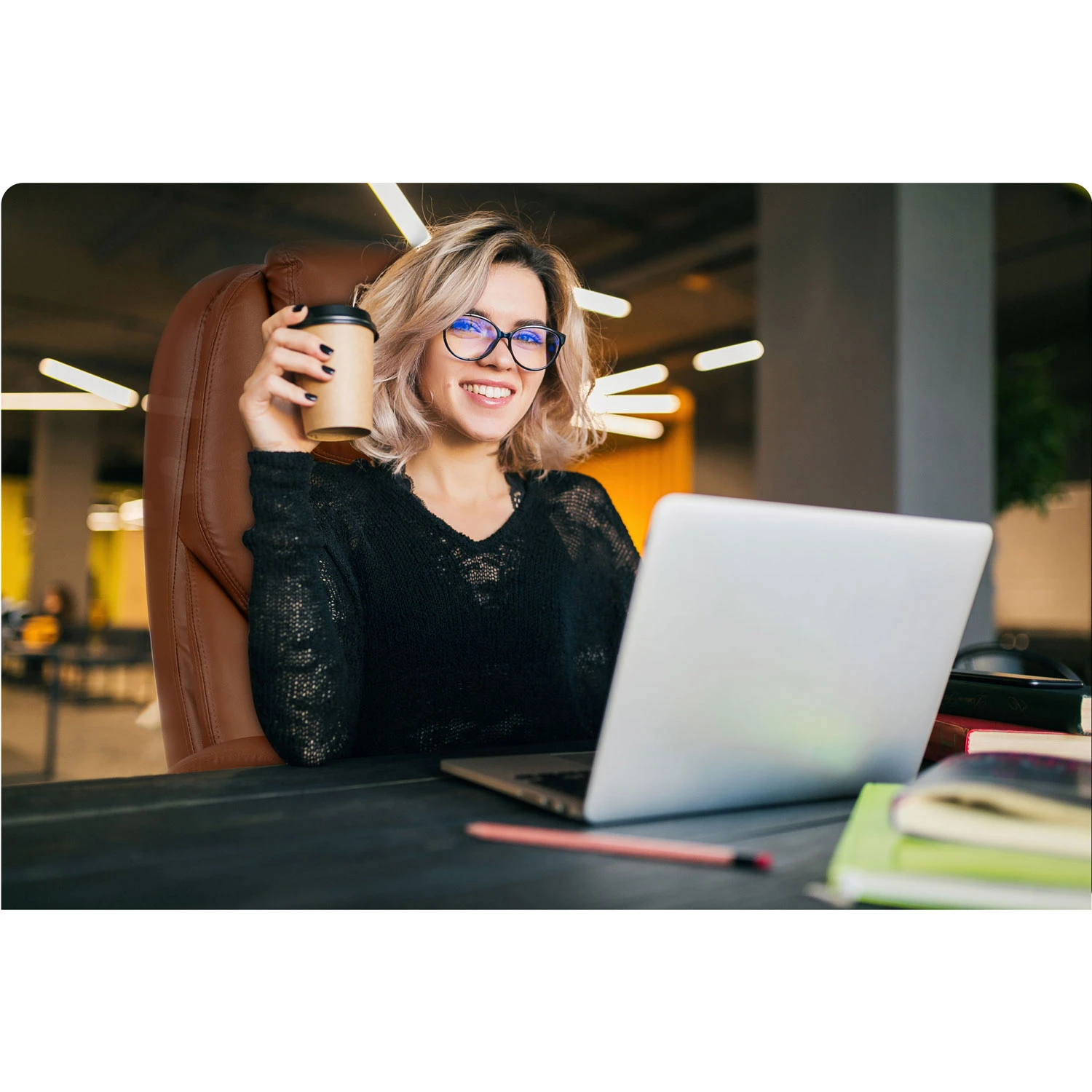 Sofotel Batory 240803 Коричневе — Класичне Офісне Крісло з М’якою Спинкою для Щоденної Роботи - Зображення 12